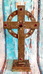 Mosazný stojací keltský kříž s kameny
