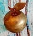 Dekorační mosazné těžítko královské jablko - šperkovnice
