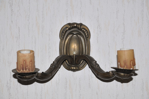 Nástěnná lampa z matné mosazi