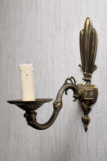 Nástěnná mosazná lampička