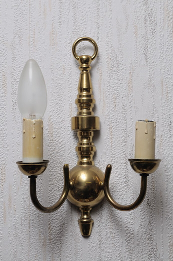 Mosazná nástěnná lampička dvojče