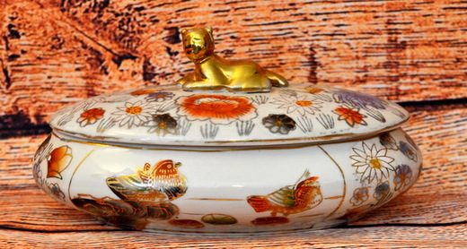 Starožitná čínská dóza s poklopem