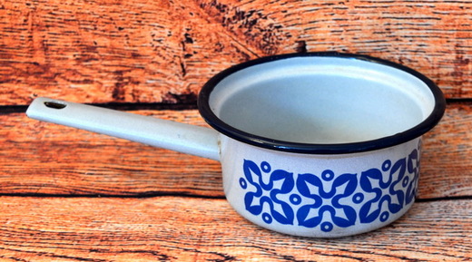 Smaltovaný rendlík modrý