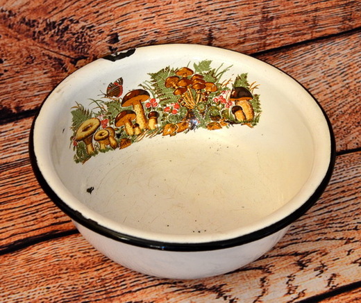 Smaltovaná plechová miska Houby