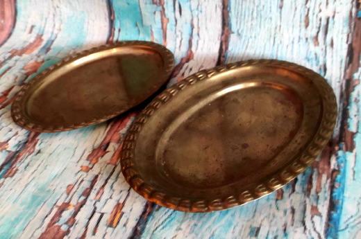 2x Starožitný mosazný tác