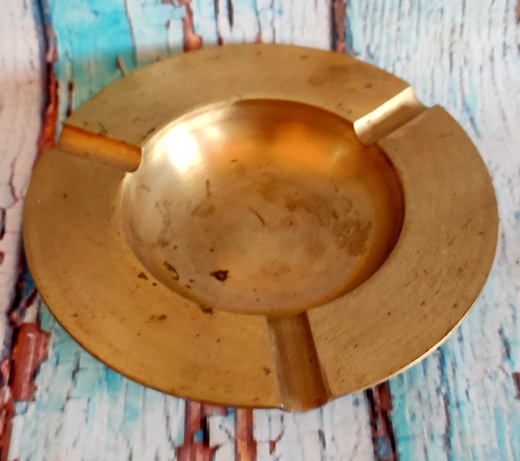 Mosazný popelník hladký 14cm