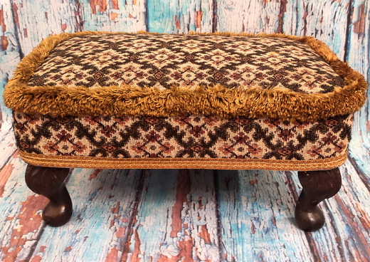 Anglický taburet dřevěný látkový