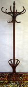 Podlahový stojací věšák dřevěný z masivu TON, hnědý