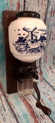 Starý holandský porcelánový mlýnek nástěnný